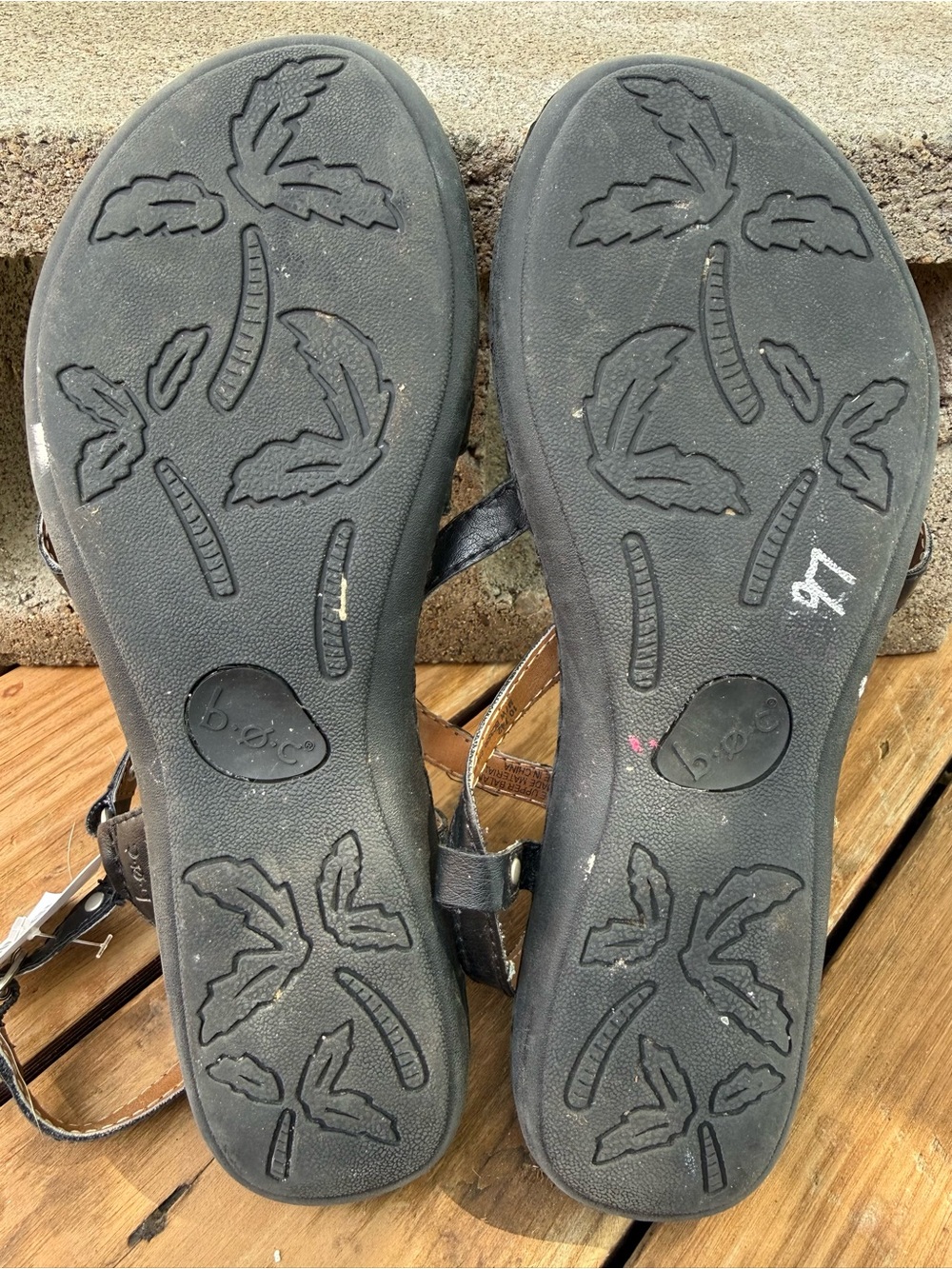b.o.c. Black and Brown Cross-Strap Thong Gladiator Sandals - Picture 4 of 4